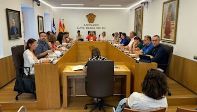 Santa Eulària aprueba la nueva contrata de limpieza y limita la construcción de nuevas piscinas