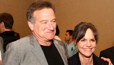 ... Robin Williams Changed ‘Mrs. Doubtfire’ Filming Order So She Could Leave Set After Her Father Died: ‘He ...