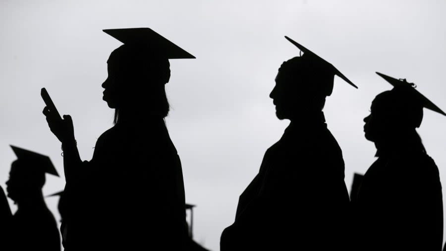 Only 1 in 4 say college degree very important for well-paying job: Poll