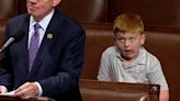 El hijo de un congresista republicano se hace viral por hacer muecas ante la cámara