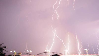 東京煙火大會臨時喊卡 觀眾秀現場「天降轟雷」震撼2000萬人