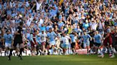 Invasión de alegría en el Ettihad por el título del Manchester City