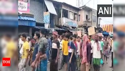 People hold protests against 'rape', 'murder' of minor girl in West Bengal | Kolkata News - Times of India