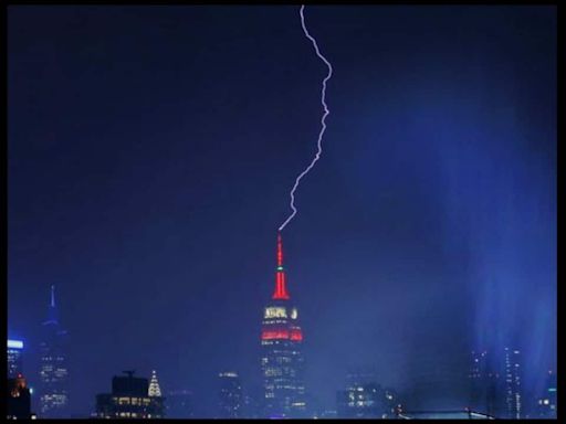 Lightning strikes iconic New York skyscrapers - Empire State Building & One World Trade Centre