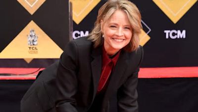 Jodie Foster lascia le impronte davanti al Chinese Theatre