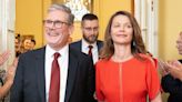 Victoria Starmer hugs her father as she enters No 10