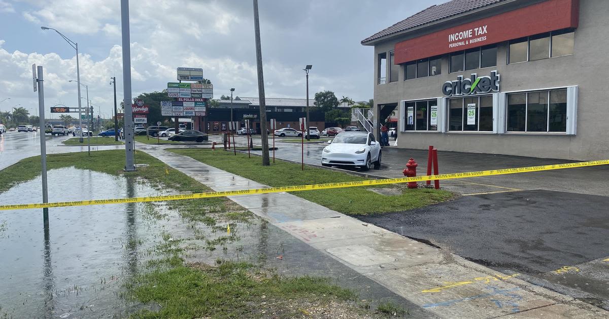 Man dead, 2 others hospitalized after shopping center shooting near Doral; 5 detained