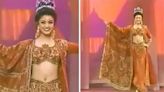 When Aishwarya Rai walked as reigning Miss World once last time before crowning next winner. Watch