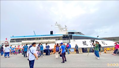 送回30名師生 成功–綠島「藍色公路」暫歇