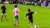 Los hijos de Lionel Messi jugaron al fútbol tras el triunfo de Inter Miami y el más chiquito mostró toda su destreza