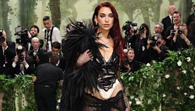 Todo sobre el look lencero de Dua Lipa en la Met Gala 2024