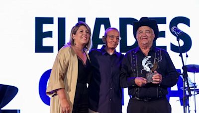 El sonero cubano Elíades Ochoa recibe el premio del festival La Mar de Músicas