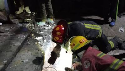Explosión en coladera de Tlalnepantla deja dos personas lesionadas y daños en una casa