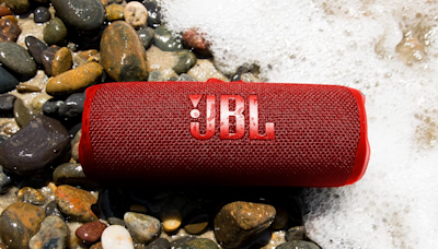 New Amazon deal knocks one particular JBL Flip 6 model down to its second-best price