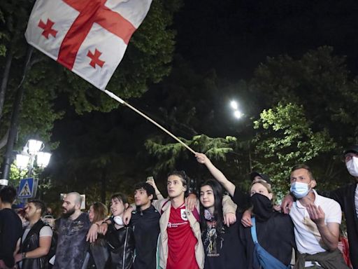 Masiva manifestación en Georgia contra la ley de "influencia extranjera"