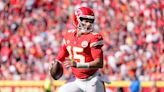 Mahomes lanza 3 touchdowns, Taylor Swift celebra mientras los Chiefs destrozan 41-10 a Bears