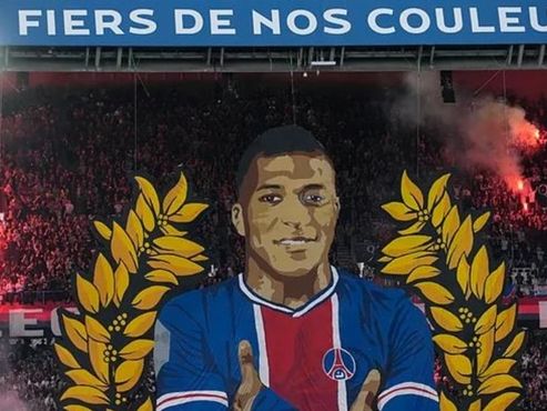 Mbappé recibe un espectacular homenaje de los ultras... al margen del club