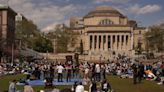 A los manifestantes de la Universidad de Columbia se les dio fecha límite a medianoche para entablar conversaciones para desmantelar el campamento, dice la presidenta