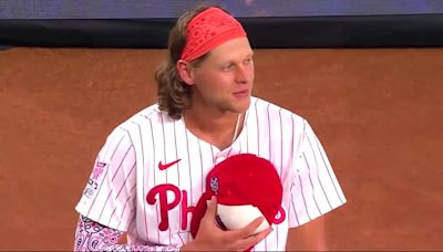 Phillies star cracks up during national anthem at MLB Home Run Derby