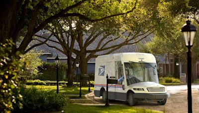 New Ugly Duck U.S. Postal Trucks Debut, And Carriers Already Love Them