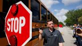 ¿Rebasa autobuses escolares detenidos? Cuidado, ahora lo están grabando y pudieran multarlo