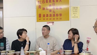 黃珊珊與謝國樑同框吃小吃 沈富雄、李永萍示警 - 政治