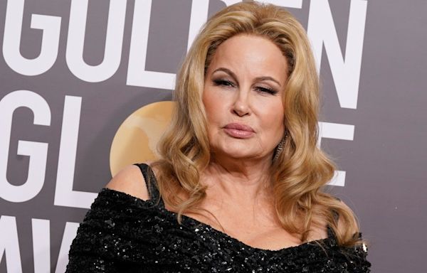 Jennifer Coolidge speaks at Washington University commencement on Monday