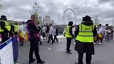 Los aficionados del Real Madrid toman las calles de Londres: así se vive la previa en la Fan Zone - MarcaTV