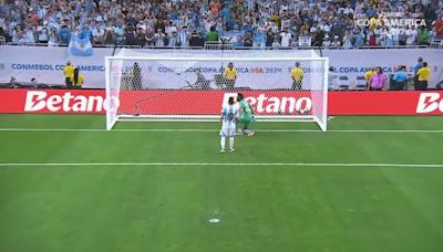 Y la pesadilla se le volvió a aparecer a Messi: el primer penalti de la tanda fue a lo Panenka...