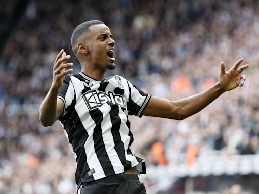 Alexander Isak provides huge Newcastle transfer boost with Lloyd Kelly path now clear