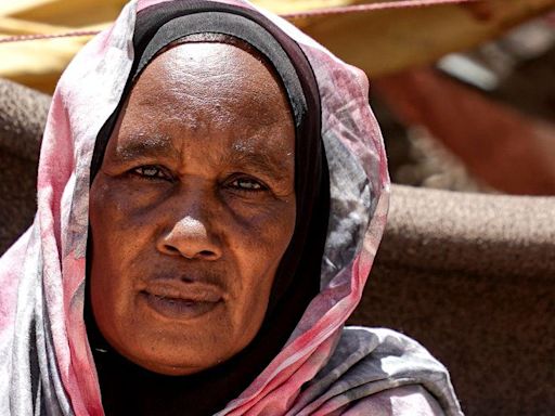 Fear and prayers in Sudan city under siege