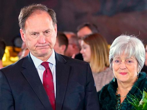 Justice Alito wanted his wife to lower flag but won't publicly concede optics problem: ANALYSIS