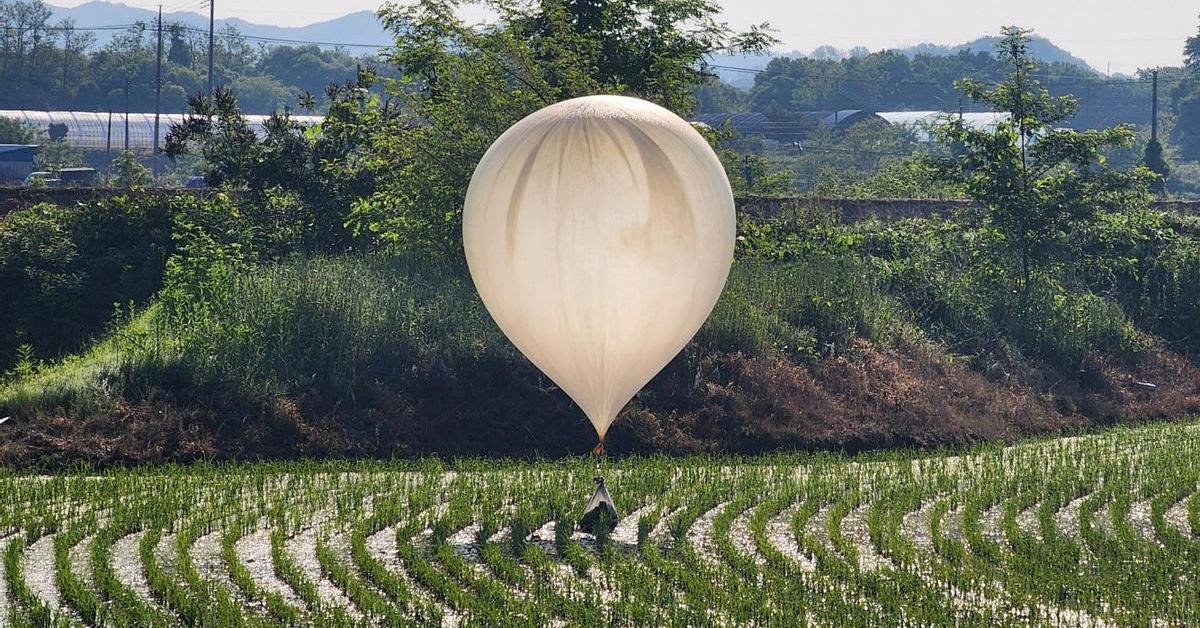 Kim Jong Un sends balloons filled with garbage (and excrement) to South Korea