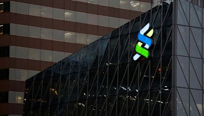 StanChart unveils record $1.5 billion buyback, boosts income outlook