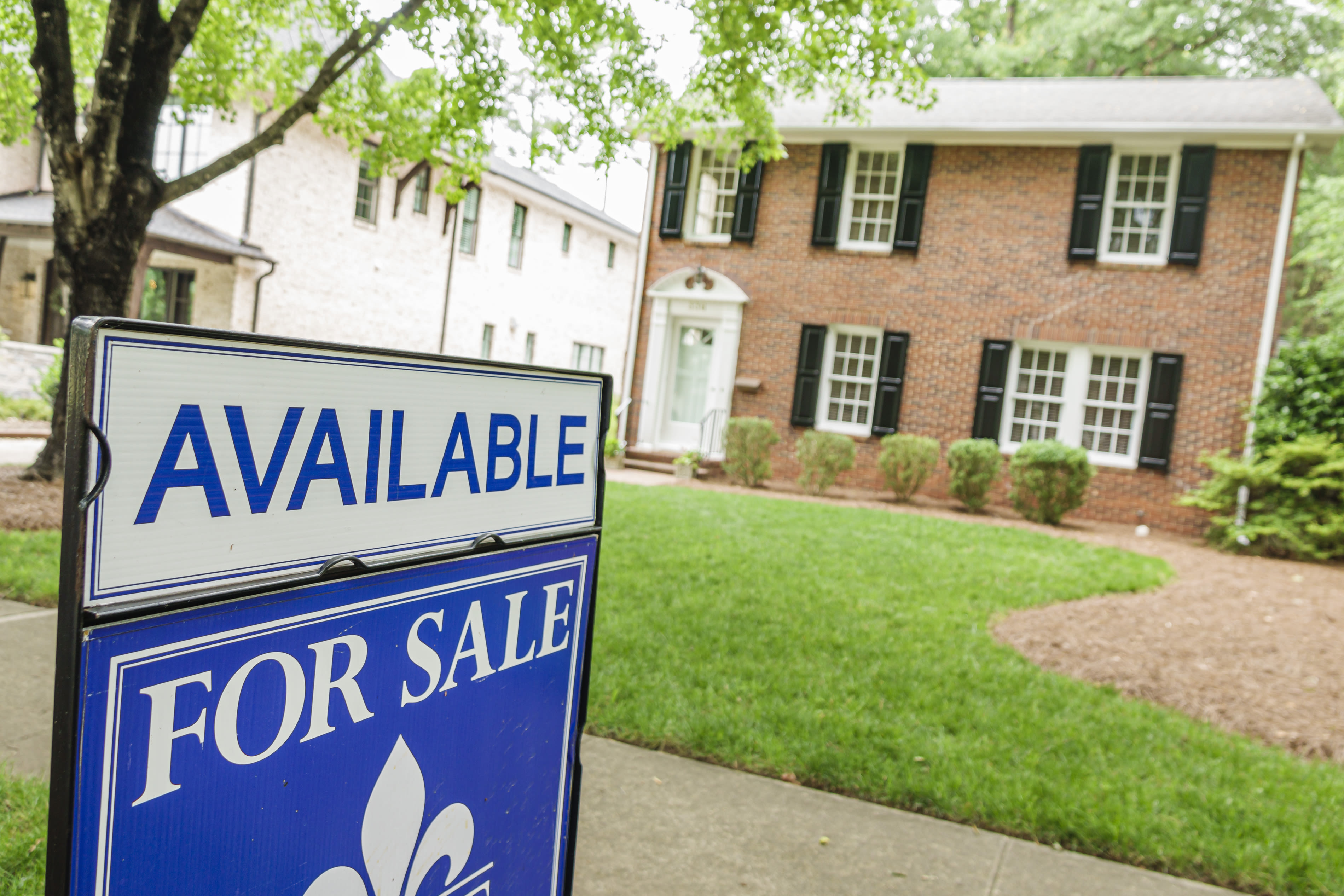 Mortgage rates drop to lowest level since early February after Fed hints at potential rate cut