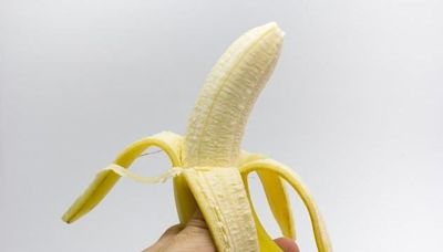 大家都錯了！香蕉這樣吃才能真的助眠 「正確剝皮才有效」