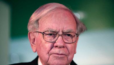 Buffett sees Berkshire operating earnings up 'modestly' this year: annual meeting