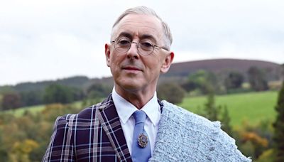 Alan Cumming Insists, “I Act My Socks Off in ‘The Traitors’”’