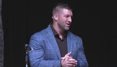 Tim Tebow speaks at 26th Annual Rose Dinner in Morgantown