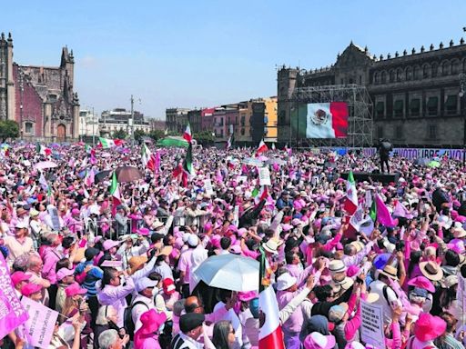 AMLO adelanta que bandera de México no será izada en el Zócalo ante la “marea rosa”