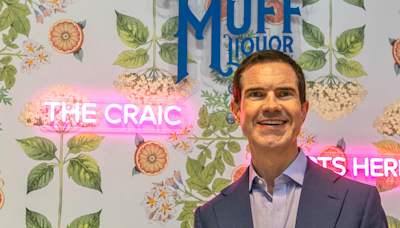 Gins and giggles as Jimmy Carr checks out Muff! - Donegal Daily