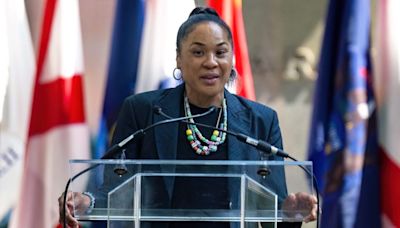 Dawn Staley asks Obama to ‘borrow’ Michelle for ‘4 short years’
