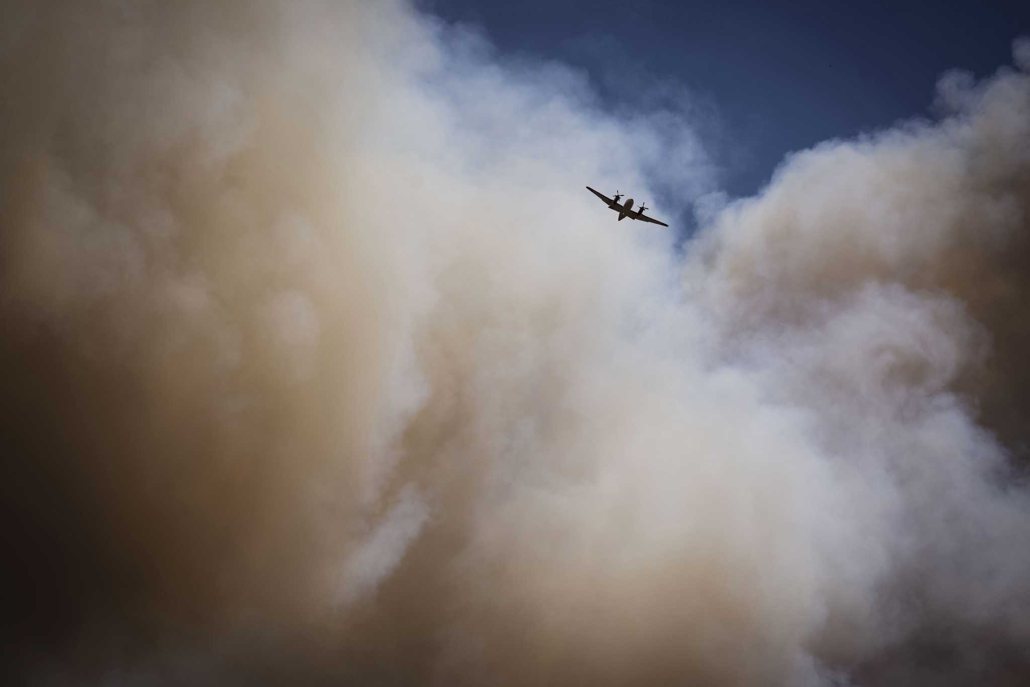 At least 1 dead in New Mexico wildfire that forced thousands to flee, governor's office says