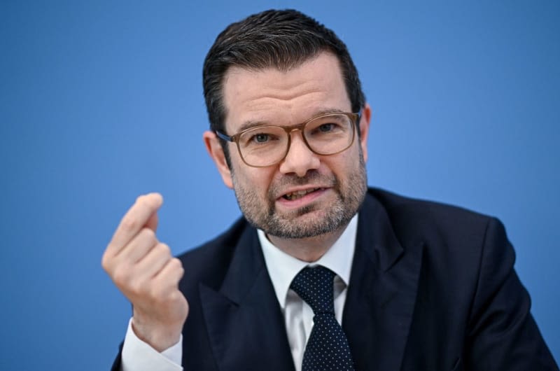 German justice minister slams plan to give police extra search powers