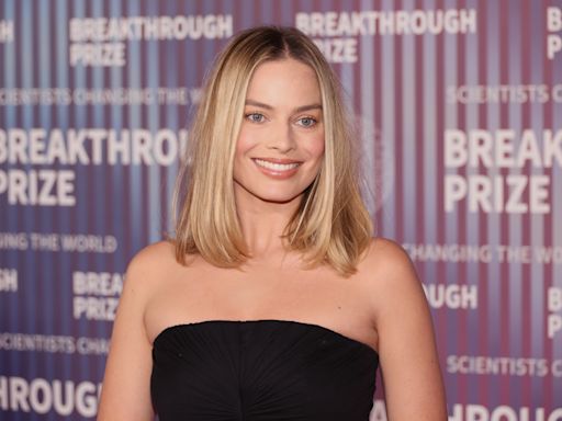 Margot Robbie just rocked these New Balance sneakers shoppers say 'are like walking on air'