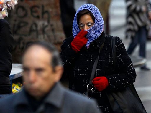 Para el lunes: gobierno activará código azul en toda la RM y en comunas de cinco regiones ante bajas temperaturas - La Tercera