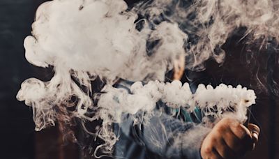 Vape: pesquisadores descobrem mais de 500 produtos químicos que podem ser tóxicos quando aquecidos