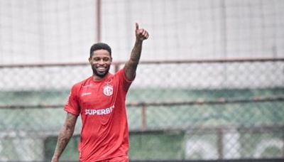 André faz três e deixa Romário eufórico em vitória do América-RJ; assista