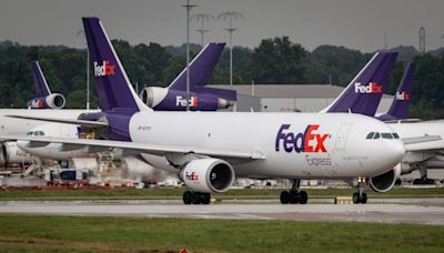 FedEx to cut daytime domestic flight activity by 60%