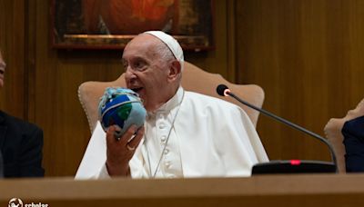 El Papa Francisco participó del cierre del Encuentro Internacional del Sentido y lanzó la Universidad del Sentido
